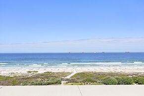 Dolphin Beach H301