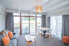 Whispering Sands Motel