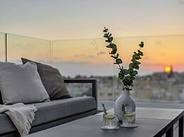 Sanders Olive - Chic 3-bdr Apt With Shared Pool