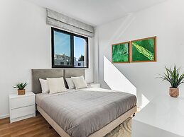 Sanders Olive - Chic 2-bdr Apt With Shared Pool