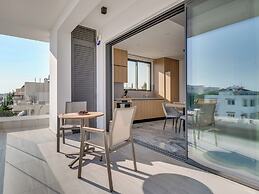 Sanders Olive - Chic 2-bdr Apt With Shared Pool