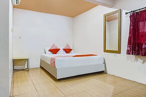 OYO 90923 Makassar Cottage