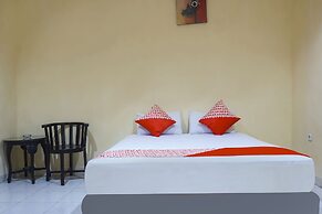 OYO 90923 Makassar Cottage