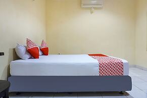 OYO 90923 Makassar Cottage