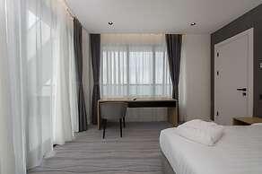 The Grandeur Hotel