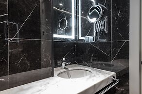 The Grandeur Hotel