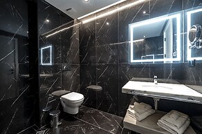 The Grandeur Hotel