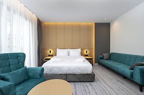 The Grandeur Hotel