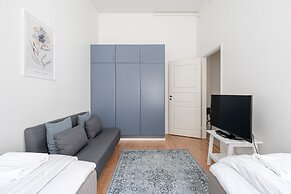 Historical 3BR Downtown Apartment with Sauna