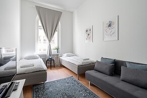 Historical 3BR Downtown Apartment with Sauna