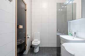 Historical 3BR Downtown Apartment with Sauna