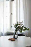 Historical 3BR Downtown Apartment with Sauna