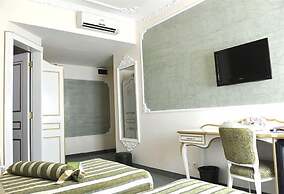 Queen's Astoria Design Hotel