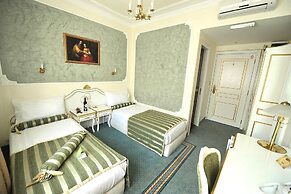 Queen's Astoria Design Hotel