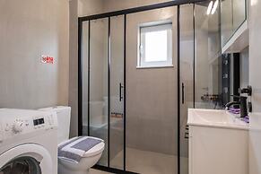 Kournas-sleeps8-parking-garden-pool-petfriendly