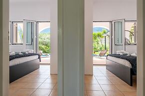 Kournas-sleeps8-parking-garden-pool-petfriendly