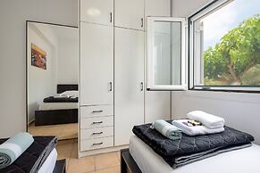Kournas-sleeps8-parking-garden-pool-petfriendly