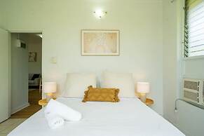 NIGHTCLIFF RETREAT -  Stylish 2BR Apt