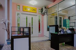 OYO Life 2417 Melati Residence
