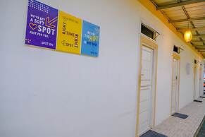 OYO Life 2417 Melati Residence