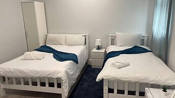 Studio Sleeps 3 - Pet Friendly