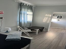 Studio Sleeps 3 - Pet Friendly