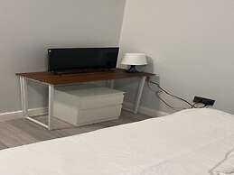 Studio Sleeps 3 - Pet Friendly