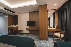 BRISTOL HOTEL