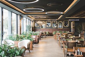 BRISTOL HOTEL