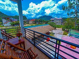 YoLo Pool Bar Villas