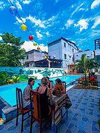 YoLo Pool Bar Villas