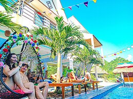 YoLo Pool Bar Villas