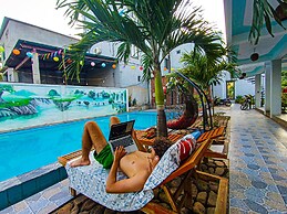 YoLo Pool Bar Villas