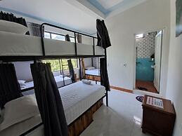 YoLo Pool Bar Villas
