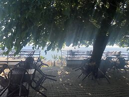 Sandhill Hotel