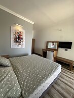 Sandhill Hotel