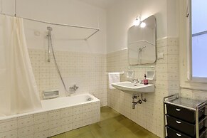 Servi 34 in Firenze With 3 Bedrooms and 2 Bathrooms