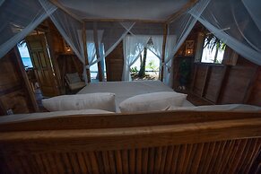 Beachfront House at La Vida Resort