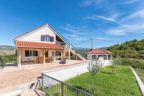 Luxury Villa With Heated Pool & Magnificent View