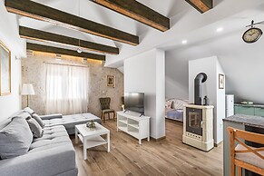 Luxury Villa With Heated Pool & Magnificent View