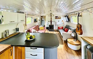Boutique Boat Stays Contemporary Barge