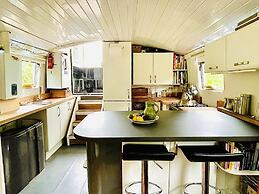Boutique Boat Stays Contemporary Barge