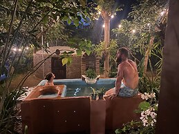 Ruaj Hostal