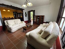 Ruaj Hostal