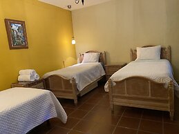 Ruaj Hostal