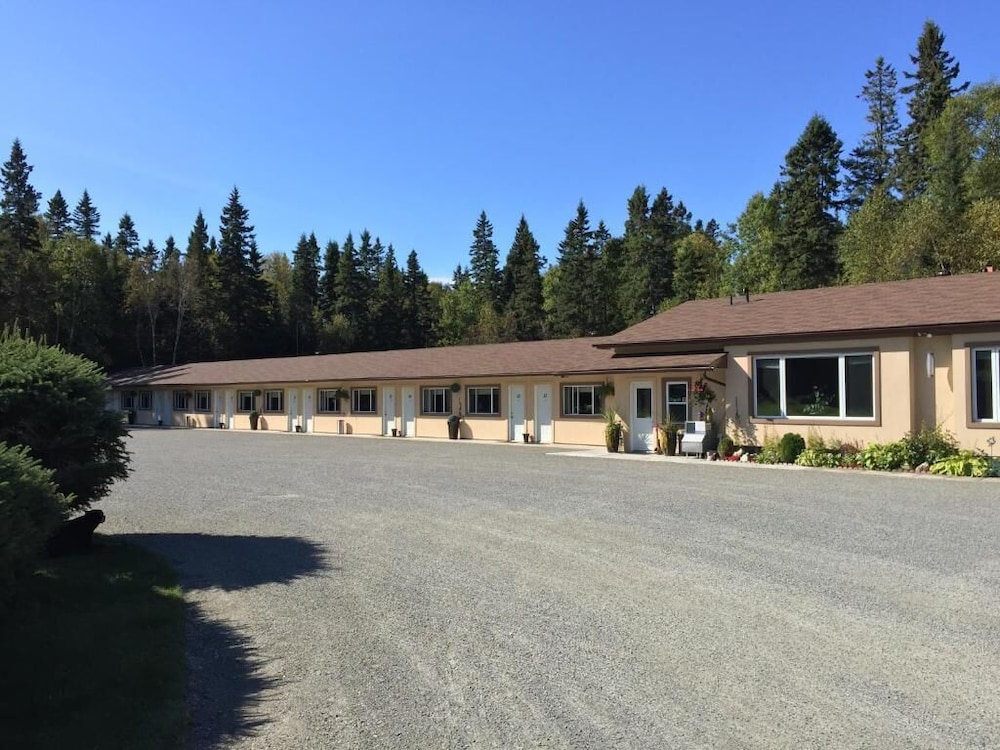 Parkway Motel