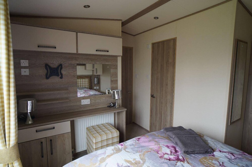 Luxury Caravan-sleeps 6- Pets Ok-site Pool