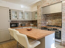 Lonsdale Villa