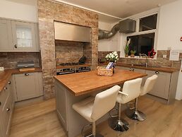 Lonsdale Villa