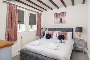 Beautiful 2-bed Cottage in Brampton